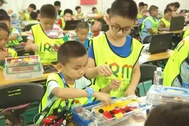 机器人教育.jpg