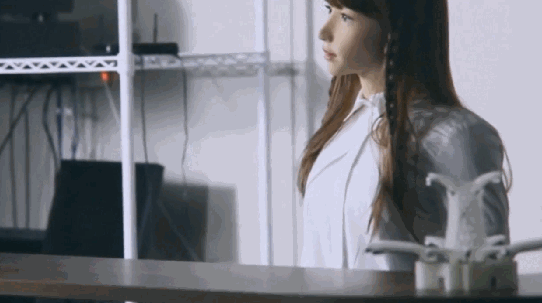 美女机器人.png