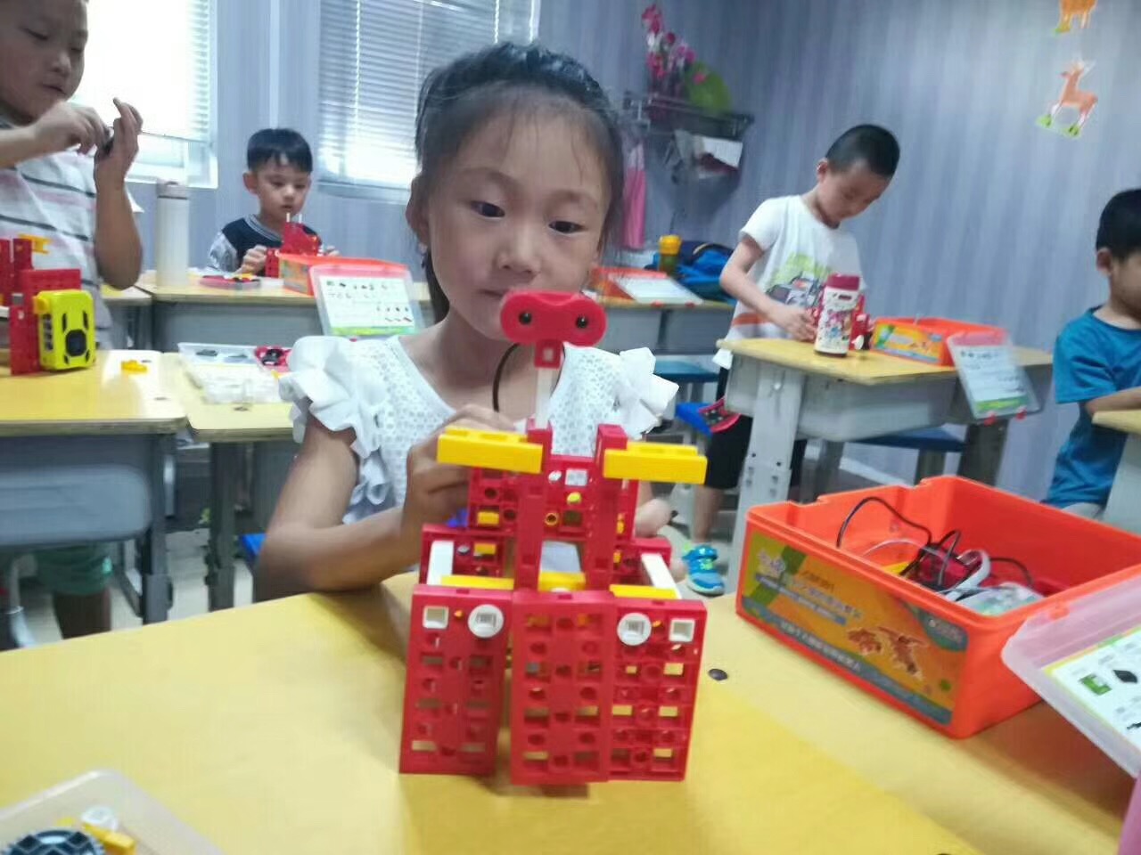 机器人教育.jpg