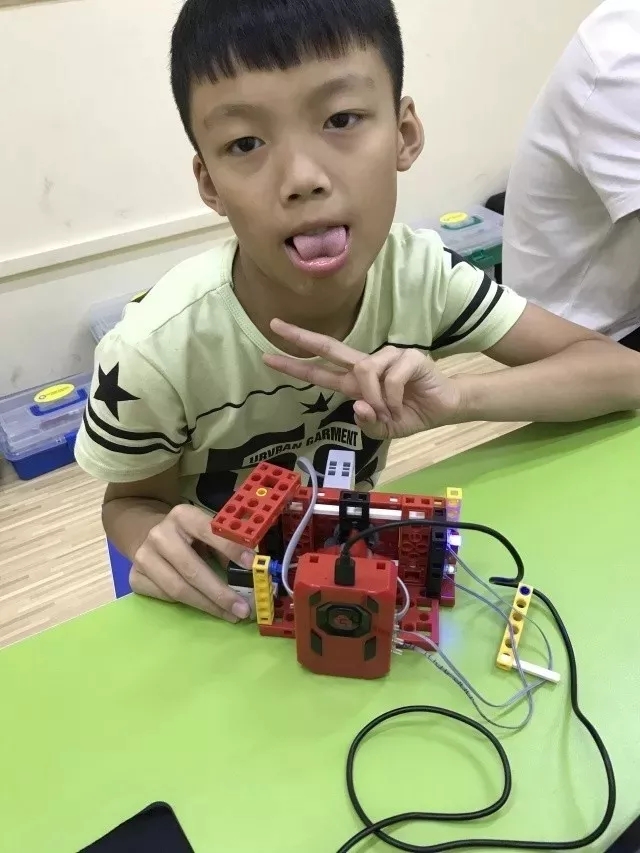 机器人教育.jpg