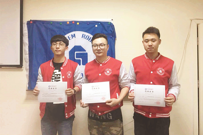 机器人教育.jpg